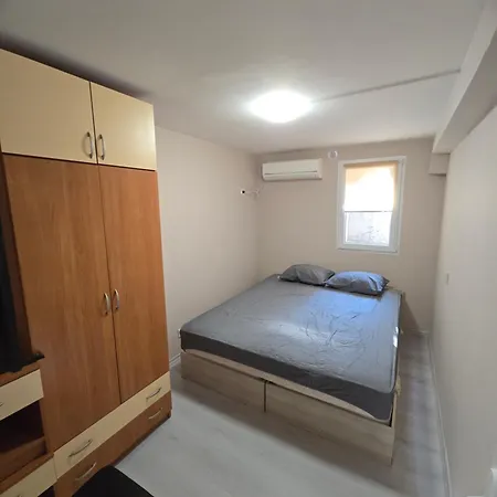 Ivailo'S Appartment Bunzareto
